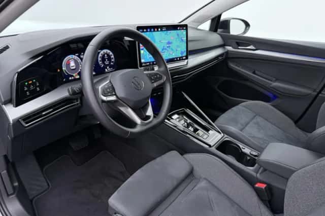Volkswagen Golf (2025) thumbnail 4