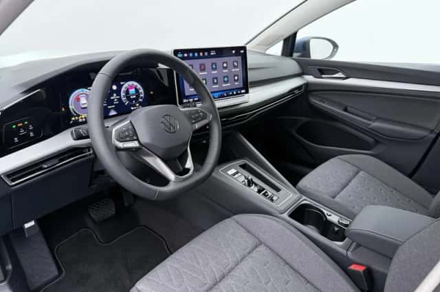 Volkswagen Golf (2026) thumbnail 2