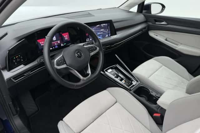 Volkswagen Golf (2022) thumbnail 3