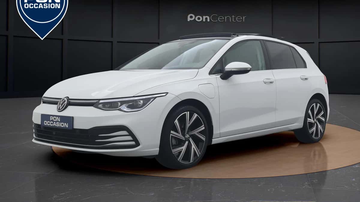 Volkswagen Golf (2022) — foto 1