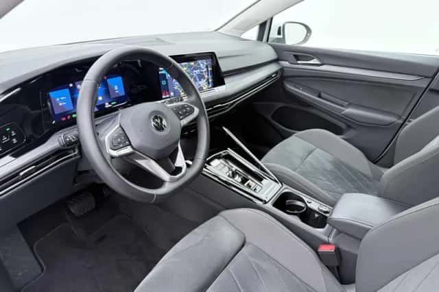 Volkswagen Golf (2022) thumbnail 3
