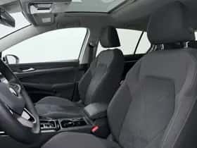 Volkswagen Golf (2022) thumbnail 4