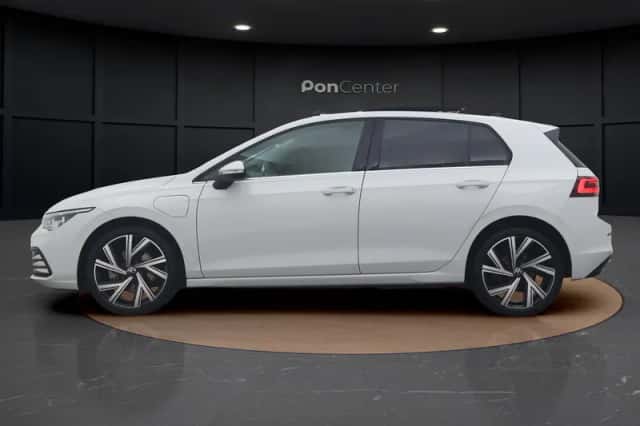 Volkswagen Golf (2022) thumbnail 6