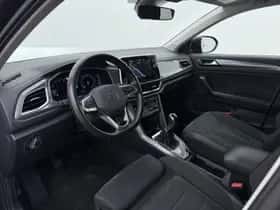 Volkswagen T-Roc (2022) thumbnail 3