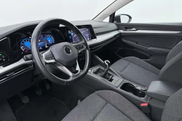 Volkswagen Golf (2023) thumbnail 3