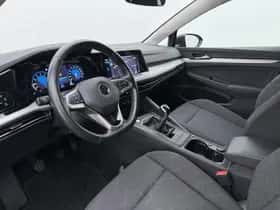 Volkswagen Golf (2023) thumbnail 3