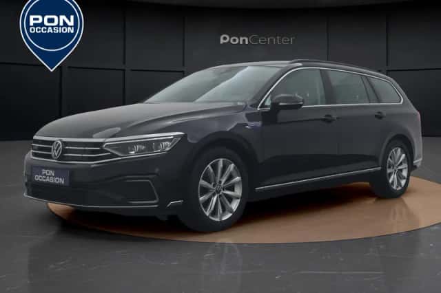 Volkswagen Passat (2022) thumbnail 1