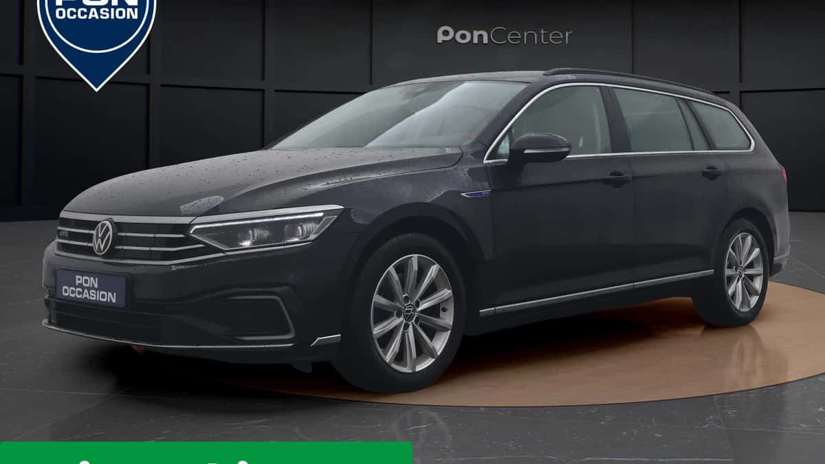 Volkswagen Passat (2022) — foto 1