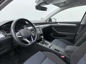 Volkswagen Passat (2022) thumbnail 3