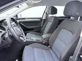 Volkswagen Passat (2022) thumbnail 4
