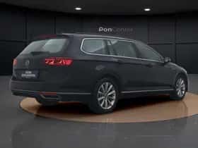 Volkswagen Passat (2022) thumbnail 5