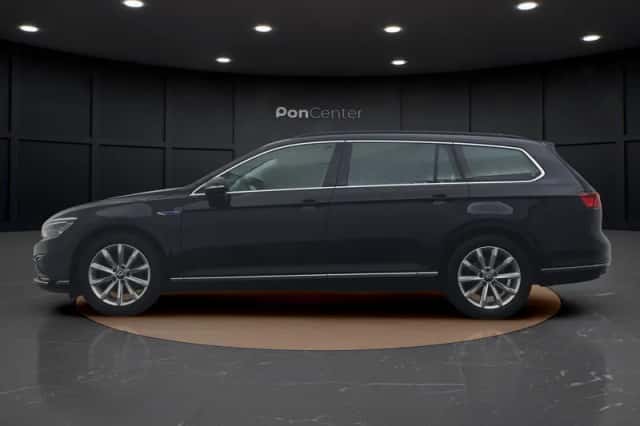 Volkswagen Passat (2022) thumbnail 6