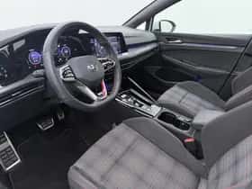 Volkswagen Golf (2023) thumbnail 3