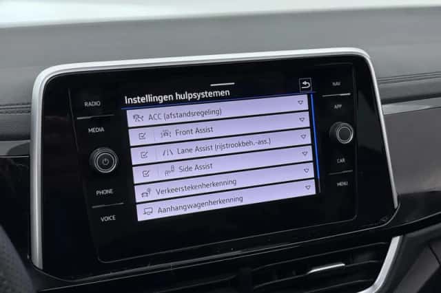 Volkswagen T-Roc (2024) thumbnail 11