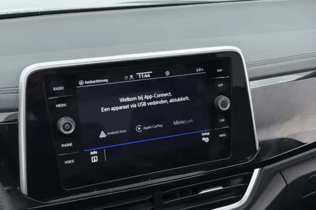 Volkswagen T-Roc (2024) thumbnail 10