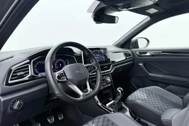 Volkswagen T-Roc (2024) thumbnail 4