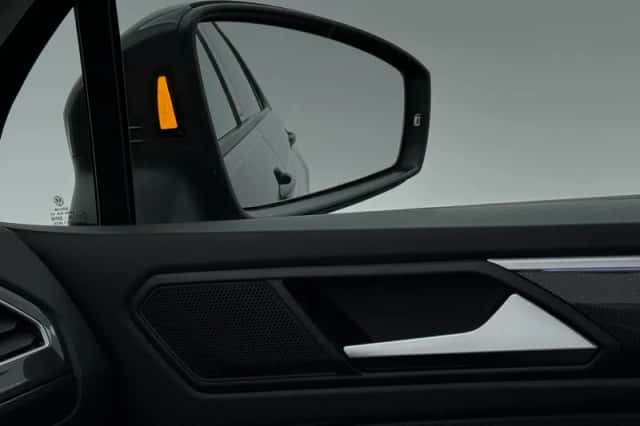 Volkswagen Tiguan (2022) thumbnail 10