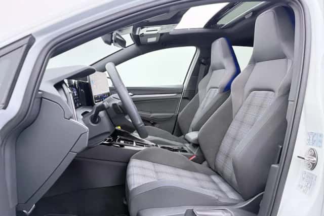 Volkswagen Golf (2025) thumbnail 4