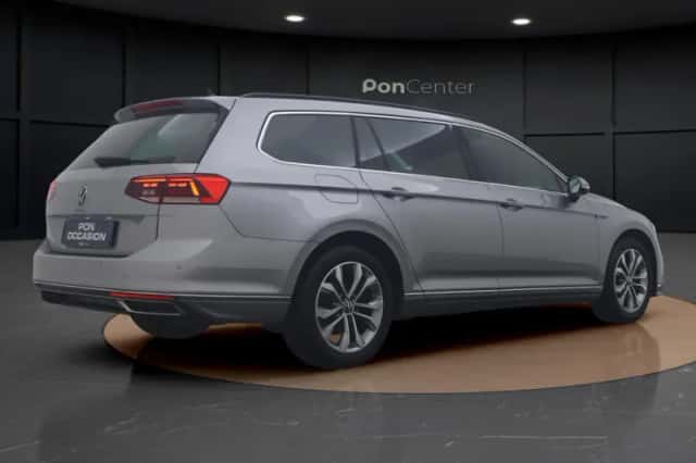 Volkswagen Passat (2022) thumbnail 6