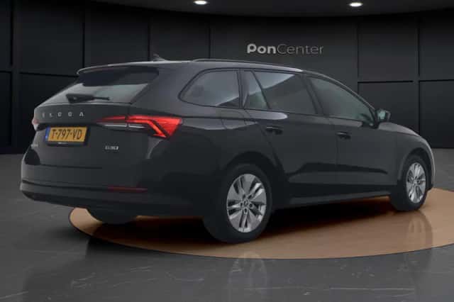 Škoda Octavia (2023) thumbnail 5