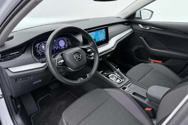 Škoda Octavia (2024) thumbnail 3