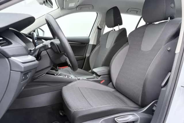 Škoda Octavia (2024) thumbnail 4