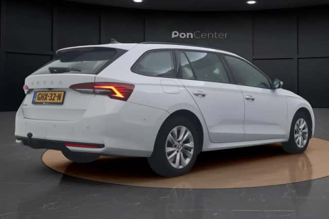 Škoda Octavia (2024) thumbnail 5