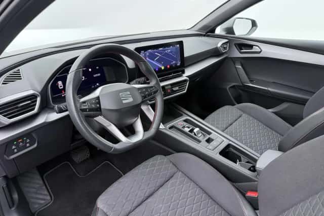 SEAT Leon (2024) thumbnail 3