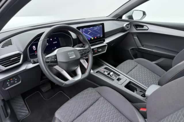 SEAT Leon Sportstourer (2024) thumbnail 4