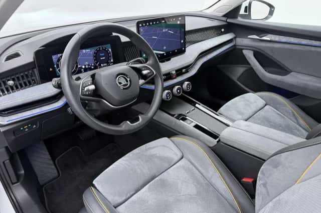 Škoda Superb (2024) thumbnail 3