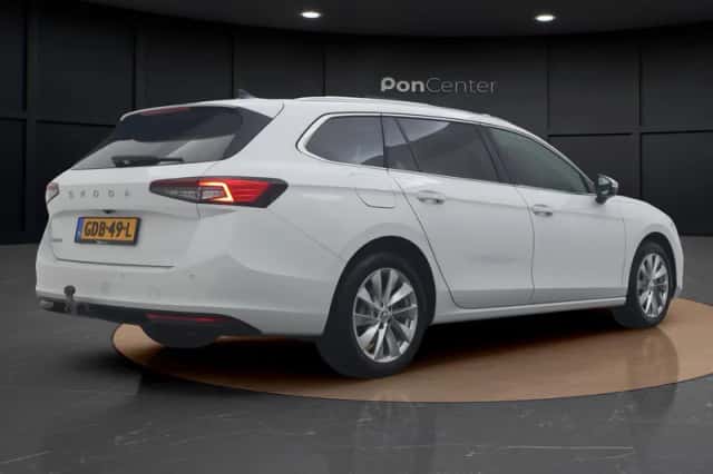 Škoda Superb (2024) thumbnail 5