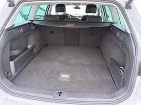 Volkswagen Passat (2022) thumbnail 8