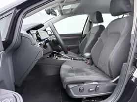 Volkswagen Golf (2023) thumbnail 4