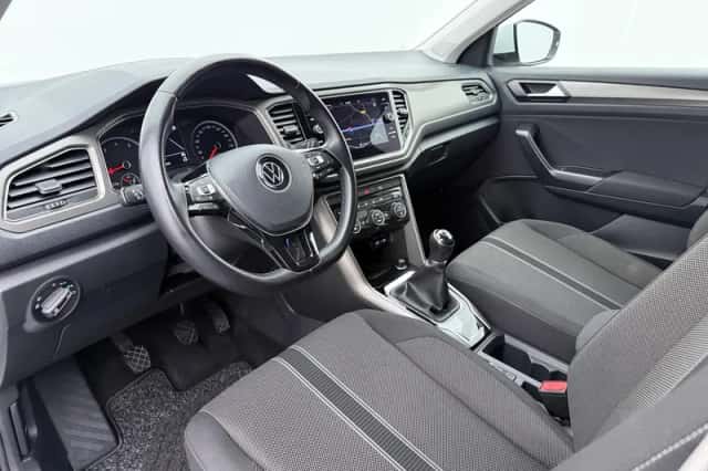 Volkswagen T-Roc (2021) thumbnail 3