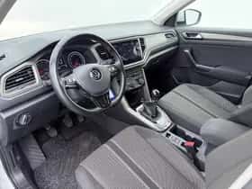 Volkswagen T-Roc (2021) thumbnail 3