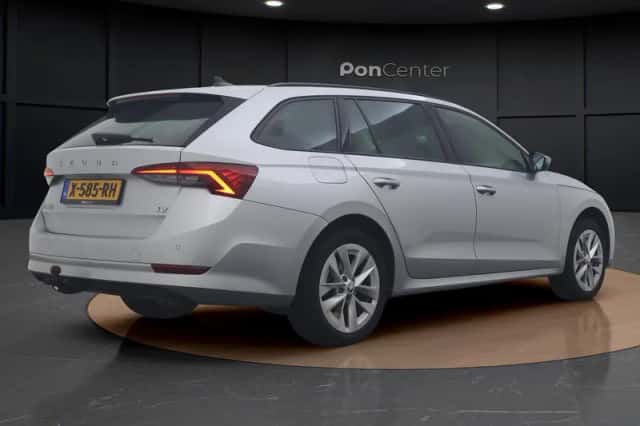 Škoda Octavia (2024) thumbnail 5