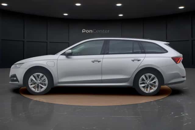 Škoda Octavia (2024) thumbnail 6