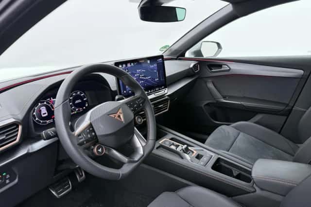 CUPRA Leon (2025) thumbnail 3
