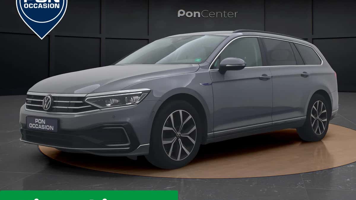 Volkswagen Passat (2022) — foto 1