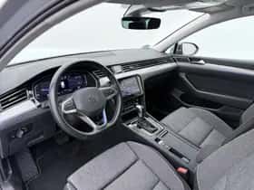 Volkswagen Passat (2022) thumbnail 3