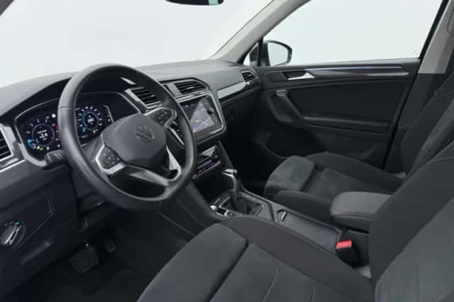 Volkswagen Tiguan (2023) thumbnail 4