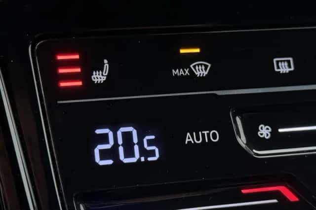 Volkswagen T-Roc (2023) thumbnail 13