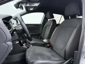 Volkswagen T-Roc (2023) thumbnail 4