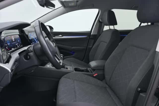 Volkswagen Golf (2024) thumbnail 4