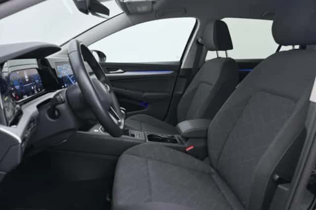 Volkswagen Golf (2024) thumbnail 5