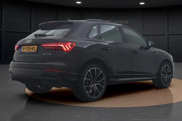 Audi Q3 (2021) thumbnail 5