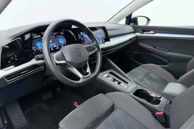 Volkswagen Golf (2024) thumbnail 4