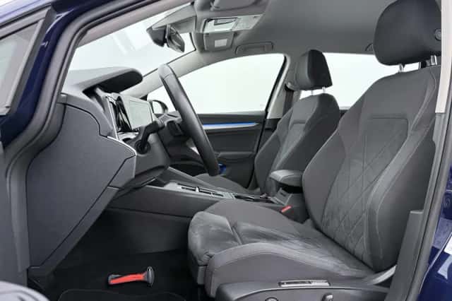 Volkswagen Golf (2024) thumbnail 4