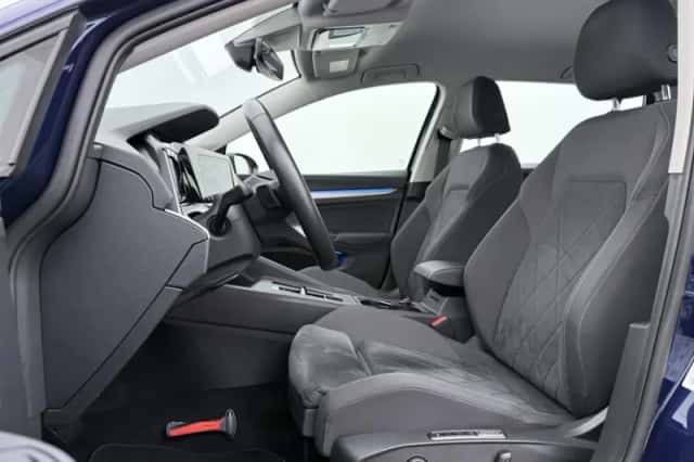 Volkswagen Golf (2024) thumbnail 5