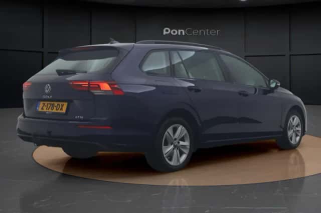 Volkswagen Golf (2024) thumbnail 6